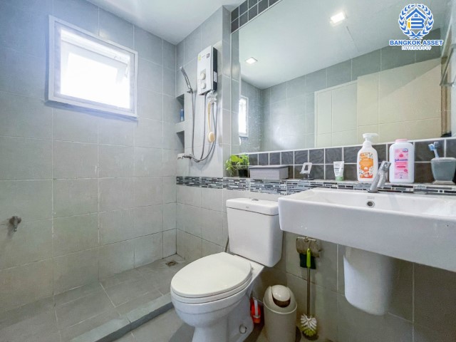 *****บ้านเดี่ยวมือสองย่านนนทบุรี ม.คณาสิริ ศาลายา หลังมุม! คุณภาพระดับแบรนด์ แสนสิริ เนื้อที่ 53.7 ตร.ว. ฟังก์ชัน 4 ห้องนอน 2 ห้องน้ำ 2 ที่จอดรถ แถมฟรี! 4 เครื่องปรับอากาศ ส่วนตัวยิ่งกว่าใคร เชื่อมต่อถ.กาญจนาภิเษก, ถ.บางม่วง-บางคูลัด, ถ.ศาลายา ใกล้ทางด่วน "ศรีรัช" จองเลย!